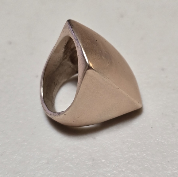 Vintage Brushed Gold Tone Fashion Ring 18 - Picture 3 of 3